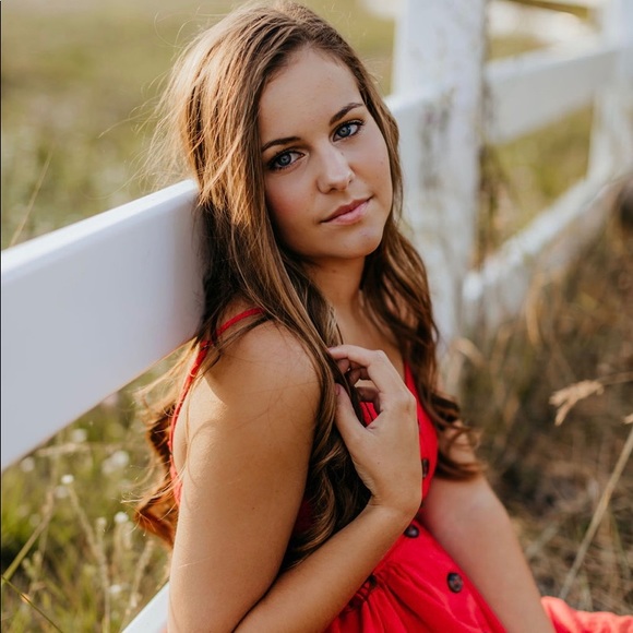 Meet your Posher, Keeley - Picture 1 of 1